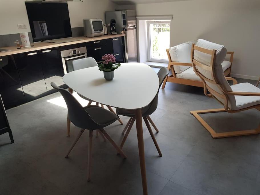 Petite Maison Type Loft En Plein Bourg D'Ambazac Buitenkant foto